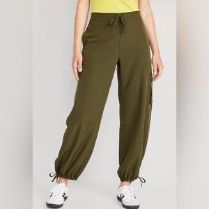 High-Waisted StretchTech Wide-Leg Cargo pants